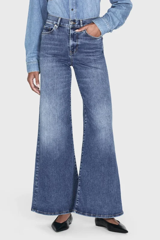 women's denim jeans for a glamorous eveningLe Palazzo Crop Jeans