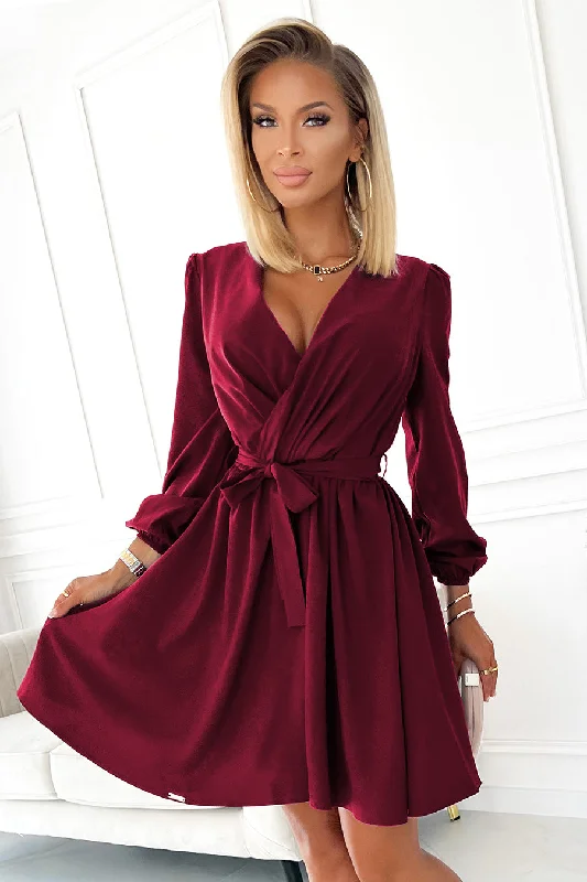 mini Mimi dresses for casual outingsFeminine dress with a neckline - Burgundy