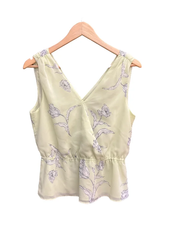 women's tops for those who want to wear versatile pieces that can be dressed up or downFloral Print Top Sleeveless Banana Republic, Size S