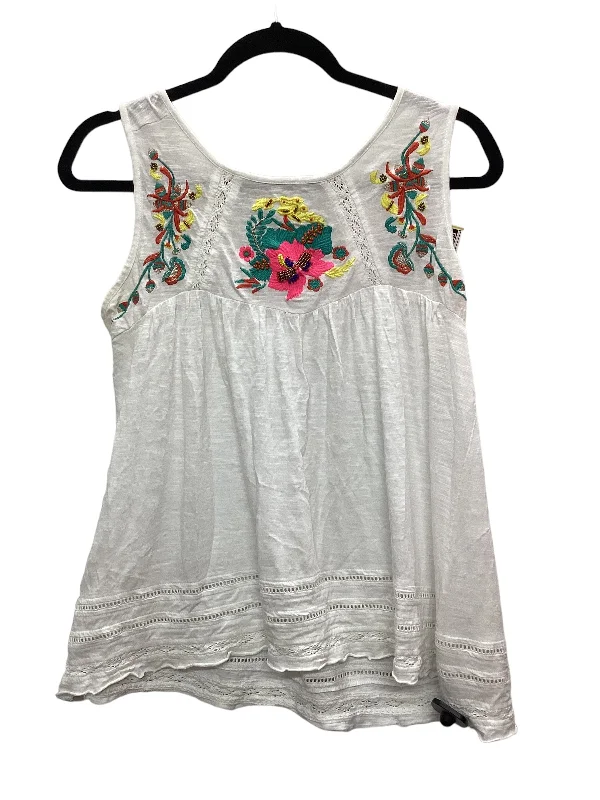 women's tops for those who want to wear pieces that are both functional and fashionableWhite Top Sleeveless Cupio, Size M